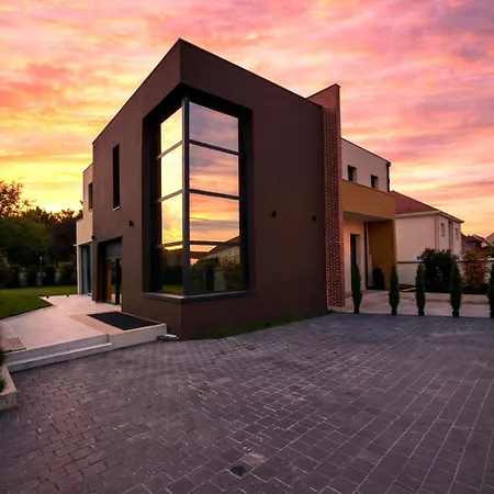 Jonchere Villa
